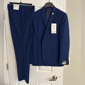 New, never worn! Nick Graham Suit
